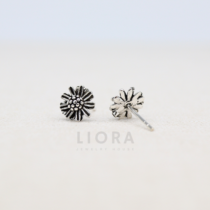 Daisy Stud Earrings