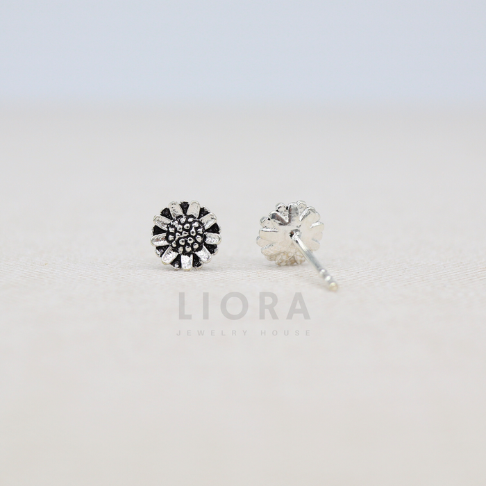 Daisy Stud Earrings