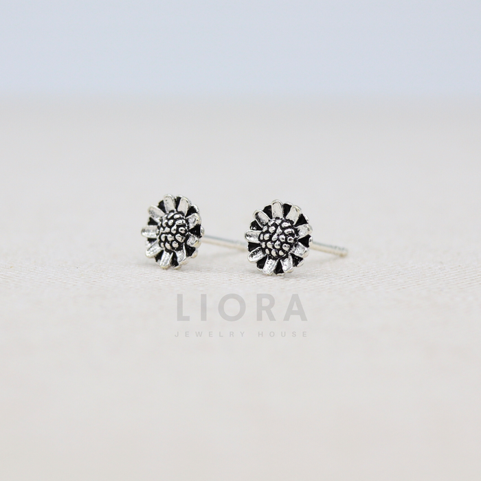 Daisy Stud Earrings