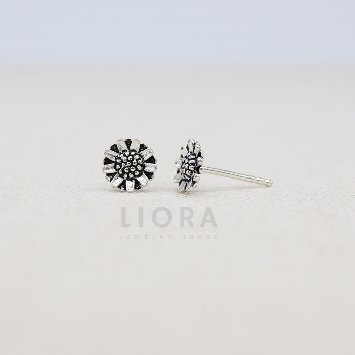 Daisy Stud Earrings