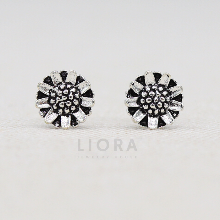 Daisy Stud Earrings